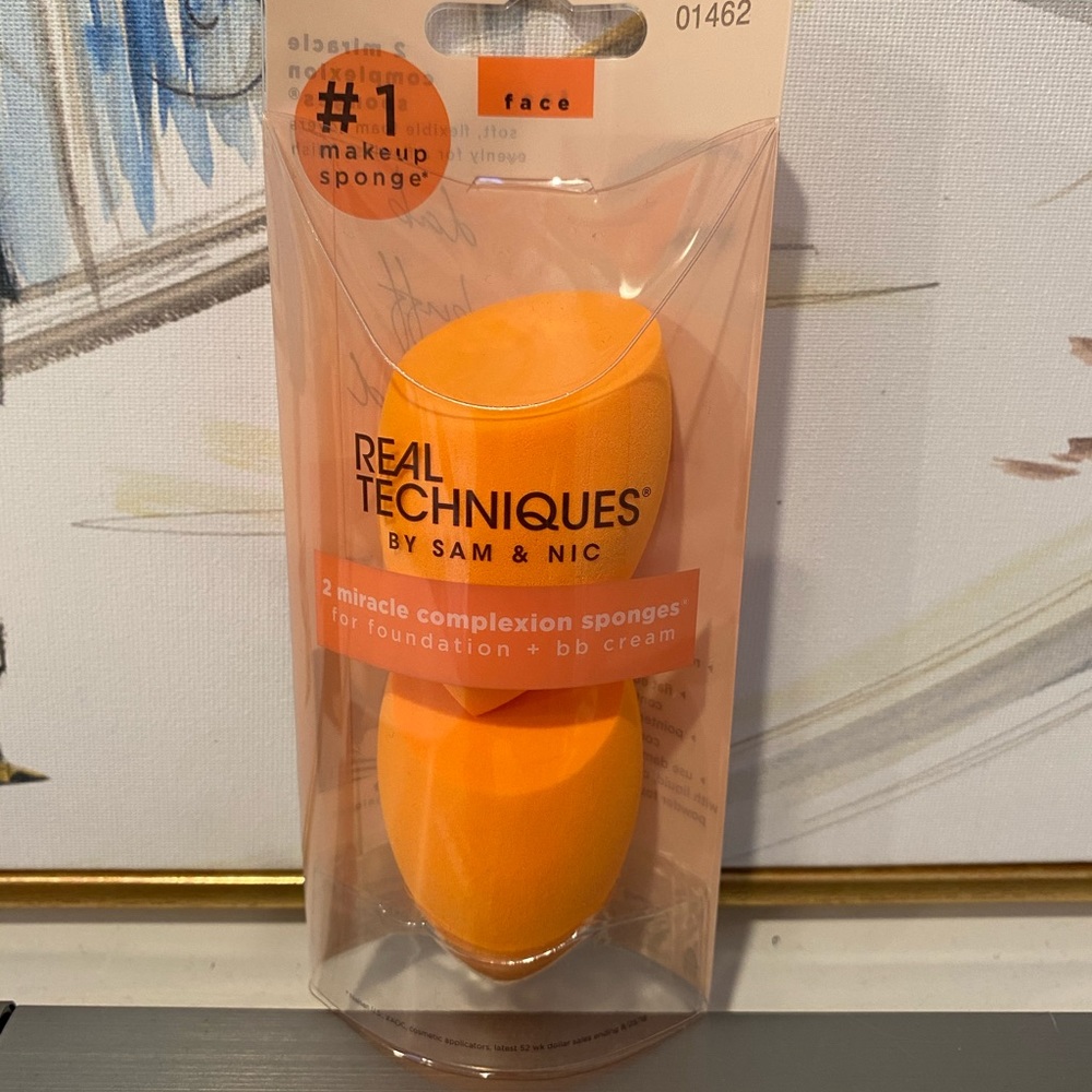 Real Techniques makeup sponges by Sam & Nic
